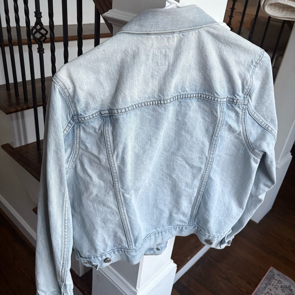 Gap Light Washed distressed, jean jacket large - Picture 4 of 5